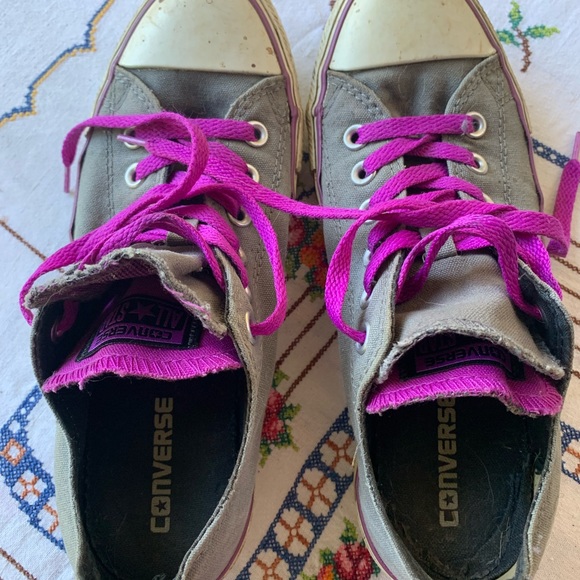 CONVERSE All Star Womens Size 9 Well Worn Grey and Purple - Picture 4 of 5